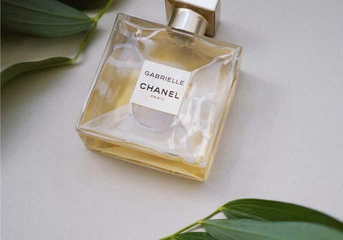 Présentation du flacon de parfum Gabriel de Chanel